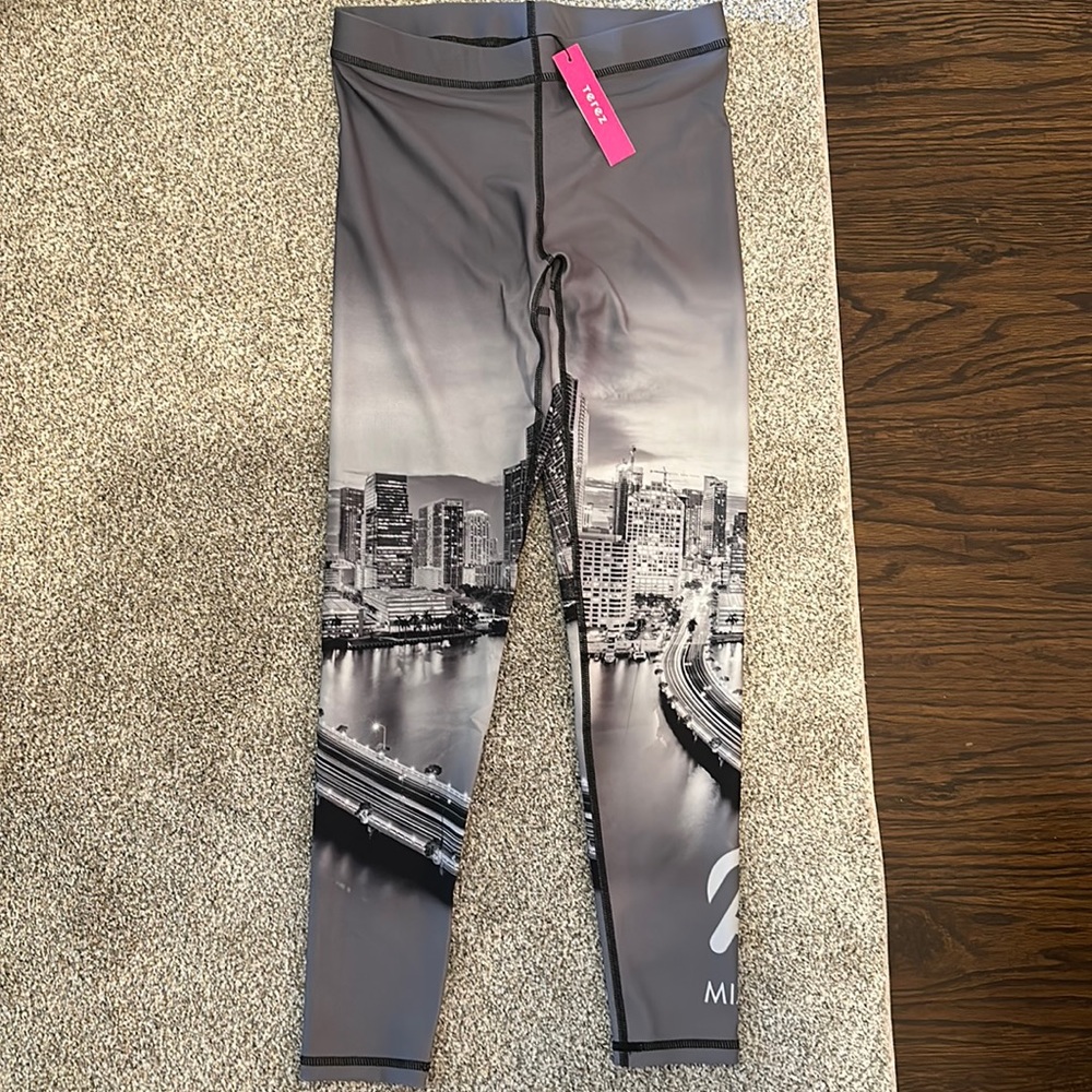 Peloton limited edition Miami leggings!
